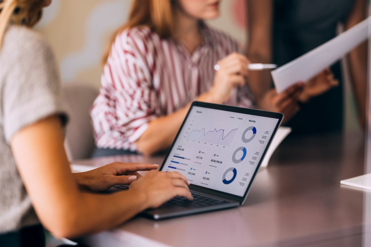 A group of marketers focused on data analysis