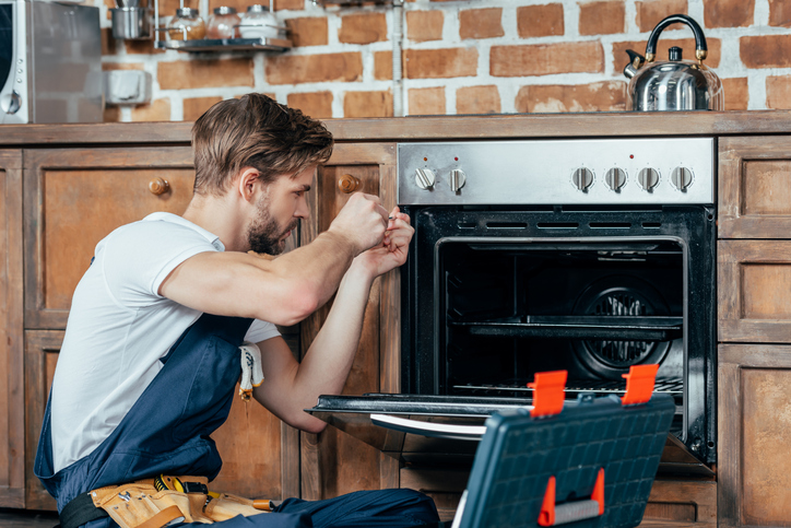 What S The Daily Routine Of An Appliance Repair Technician   IStock 912624814 